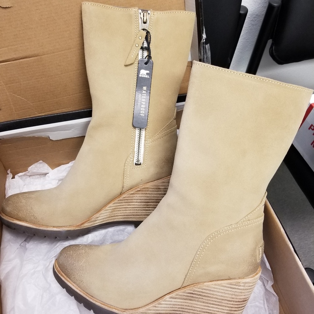 Sorel After Hours Mid Wedge Boot Size 7.5 Beach